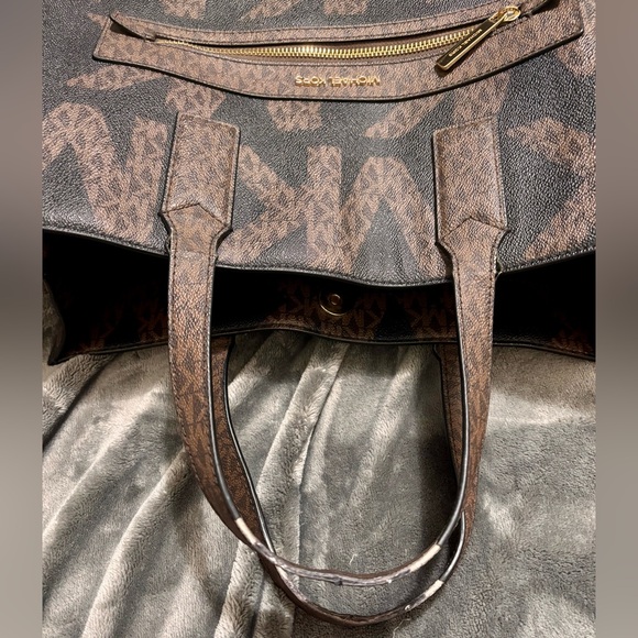 🖤 Michael Kors Kenly Black and Brown Signature Print Tote Bag - Picture 9 of 15